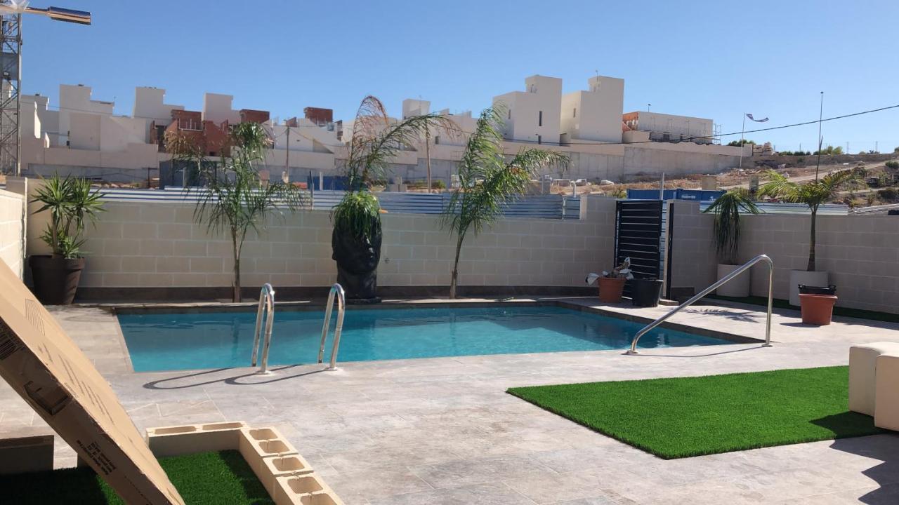 Luxury 4 Bed Private Villa With Option Of Heated Pool In Villamartin Alicante Buitenkant foto